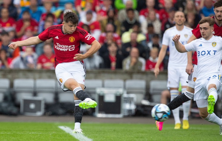 曼联主帅调侃租借球员点球失误：愿你在梦剧场主罚时好运