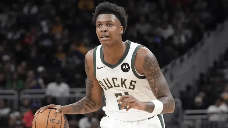 开云官方网站-Siegel：为腾出名额，雄鹿或裁泰勒-史密斯转签双向合同