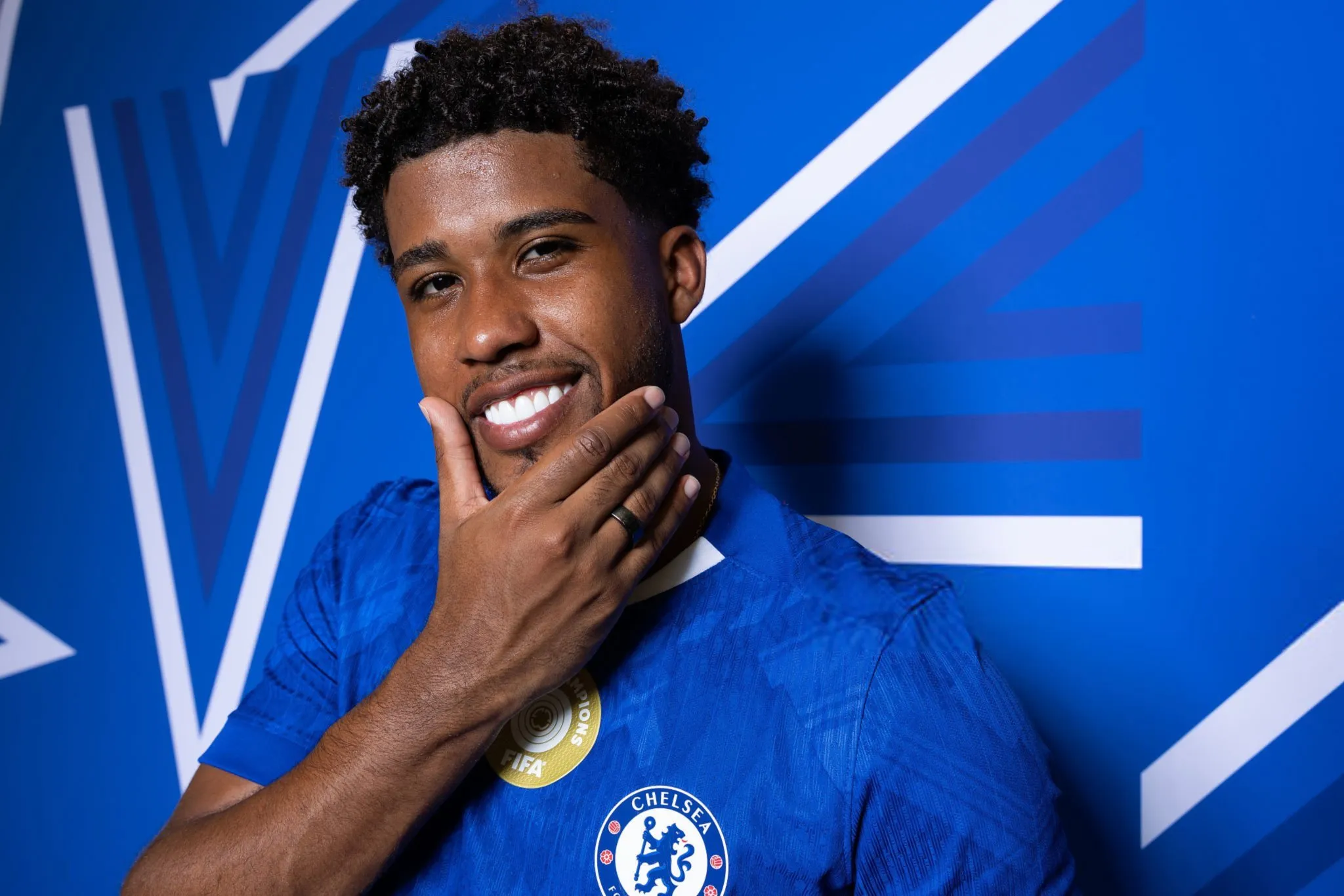 开云官方网站-UOL：沙特7000万欧+5倍年薪报价切尔西中场桑托斯，但他拒绝