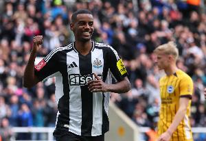 英媒：纽卡对伊萨克续约持乐观态度，双方都对此抱有信心