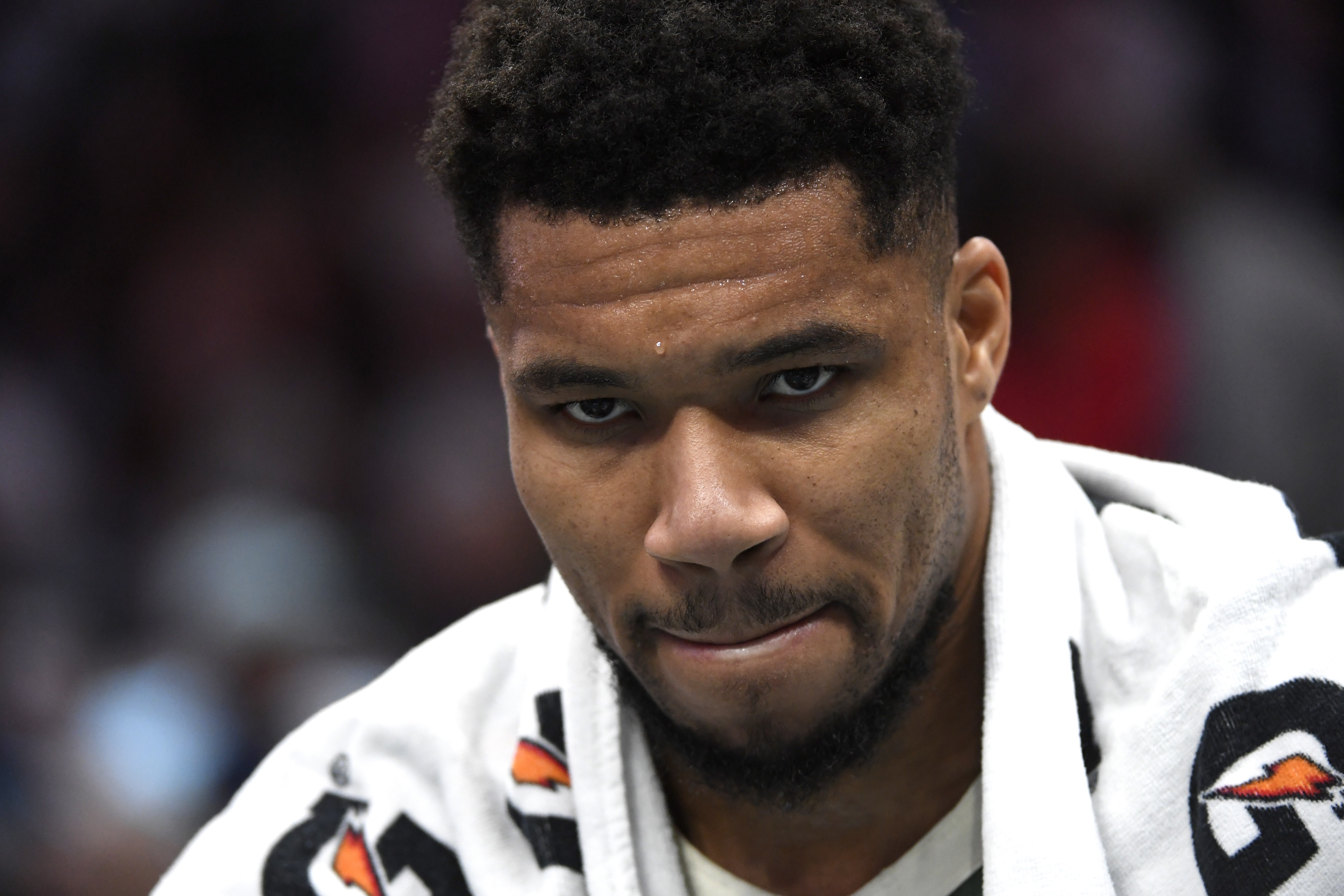 开云电子-杨鸣：雄鹿先在冬窗试探下字母交易行情 以便夏天有更好运作空间