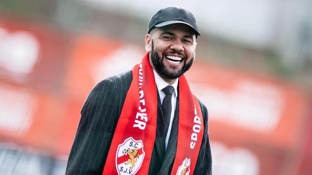 开云登录入口地址-葡媒：阿尔维斯已收购葡乙球队全部股份，并将注册为该队球员