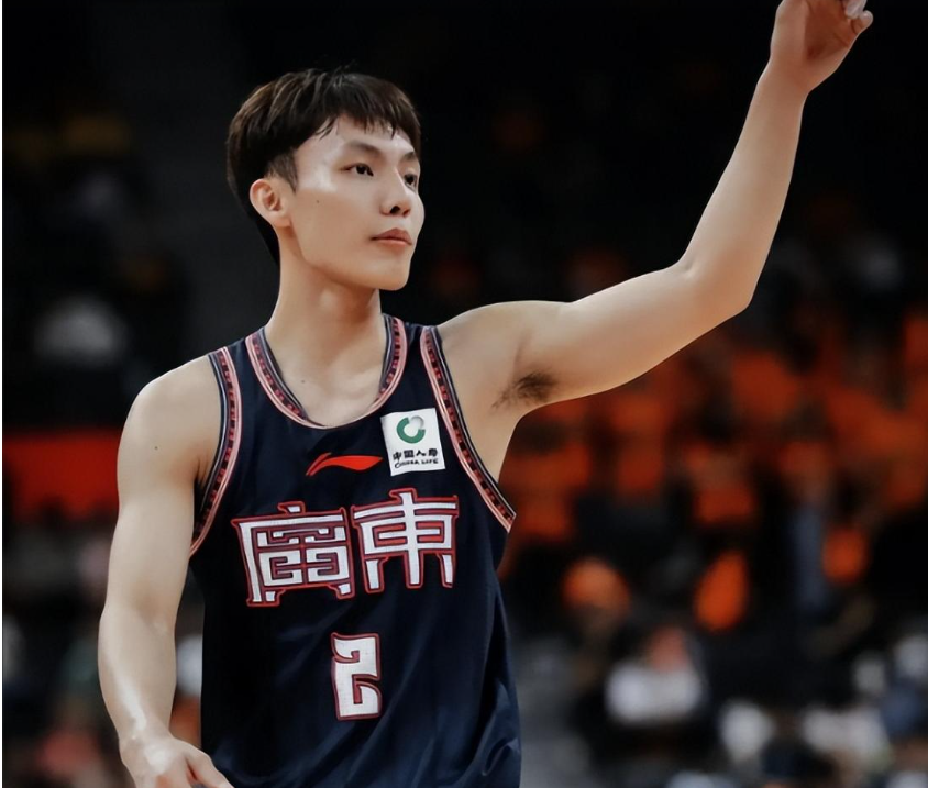 开云官方网站-11投全中！15岁2.07米新星来袭，朱芳雨盯了三年的孩子，正在长大